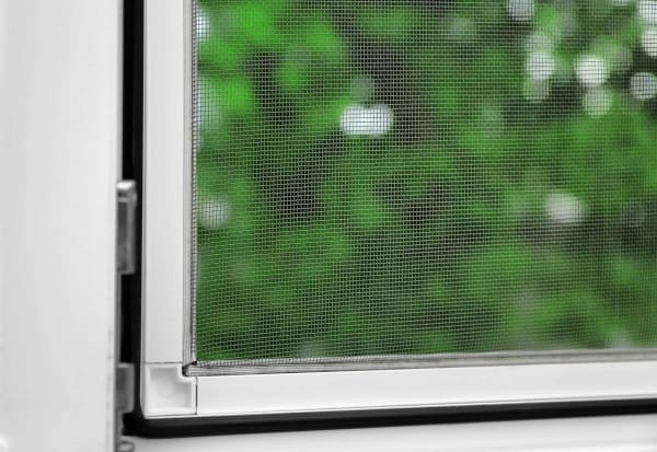 ¿Qué tipo de mosquiteras puedo instalar en mis ventanas?